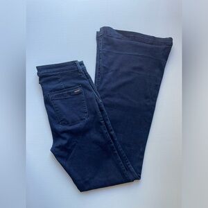Ambercrombie & Fitch Signature,High Rise,Flare Leg,Dark wash,size 27 Jeans.